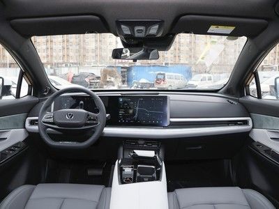 Maximalgeschwindigkeit 200 km/h Die 2023 Changan UNI-T 1.5T Turbo Luxus Limousine mit Benzinantrieb