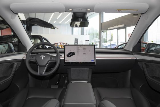 2024 Tesla Model Y 5 Türen 5 Sitzplätze 4 Räder EV-Auto 4750x1921x1624mm Länge Breite Höhe