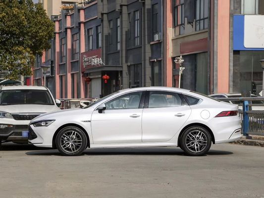 BYD QIN Plus Dm-I Made In EV Auto 5-Sitzer Hatchback mit Energie 55/120km Hybridfahrzeug