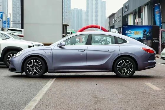 GWM ORA Lightning Cat EV Car 2024 Energiefahrzeug mit einer Wettbewerbshöhe von 1500 mm