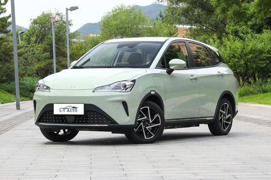 Hozon NETA AYA Elektrofahrzeug mit mehreren Farben