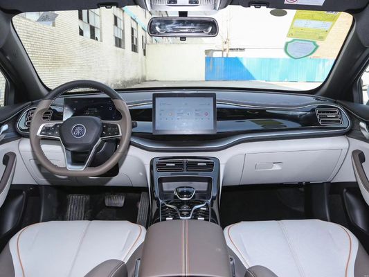 2024 BYD Qin PLUS DM-i 55KM Champion Edition Batterie Elektrofahrzeug in Schwarz