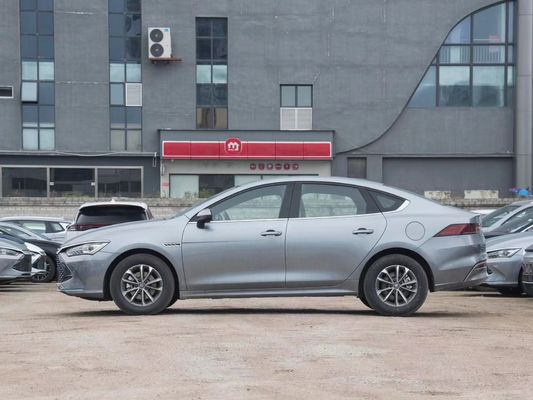 2023 BYD Tang Song Yuan 4-Türer 5-Sitzer Hatchback mit Lithium-Eisen-Phosphat-Batterie