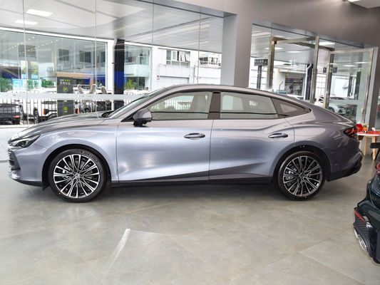 MG 7 Limousine 5 Sitze 1.5T/2.0T Benzin-Benzinfahrzeuge für 2024 mit fortschrittlicher Technologie