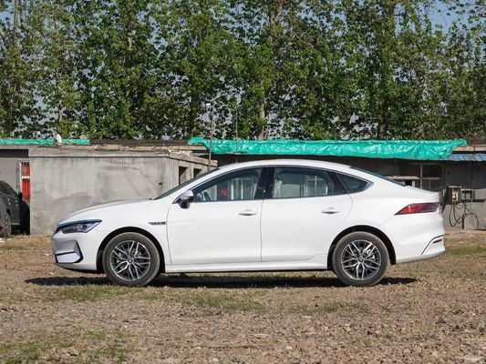 2024 BYD QIN Plus EV Langlebigkeit Elektrofahrzeug 2718mm WHEELBASE 5-Sitzer Familienwagen