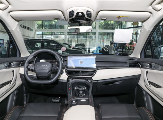 50-80L Tankkapazität LynkCo 06 Klein SUV Benzinwagen mit Rückkamera und 4-Sitzer
