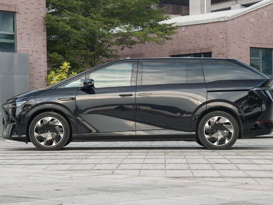 Xpeng X9's beste große MPV EV-Auto mit 702km Ultra Long Range und schnelle Ladezeit