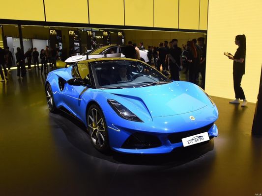 Lotus Emira Die perfekte Kombination aus Performance und Stil in einem 2 2 Layout Supercar