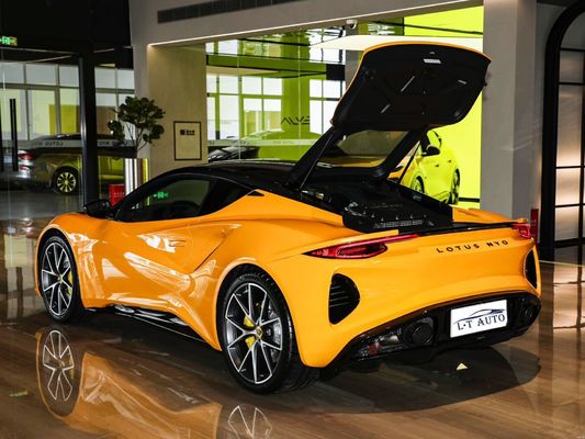 Lotus Emira Die perfekte Kombination aus Performance und Stil in einem 2 2 Layout Supercar