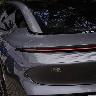 Zeekr 007 reiner Elektrofahrzeug Dual-Elektromotoren-Version Linkshandfahrer Lenken