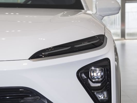 Rein elektrisches NIO-Energiefahrzeug mit ternärer Lithium- und Lithium-Eisenphosphatbatterie