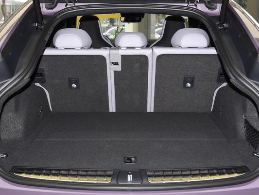 Rein elektrisches NIO-Energiefahrzeug mit ternärer Lithium- und Lithium-Eisenphosphatbatterie