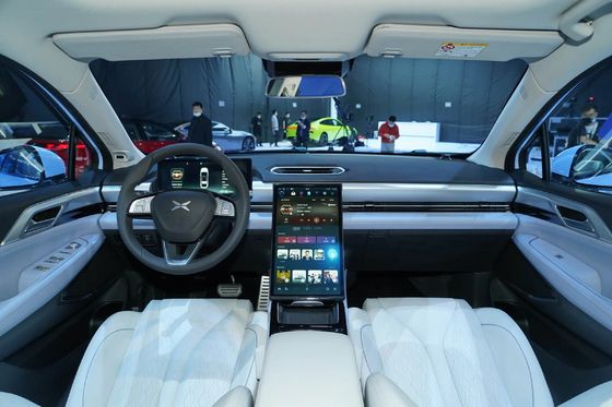 Xpeng P5 EV-Fahrzeuge verkaufen direkt chinesische Elektroautos in verschiedenen Farben