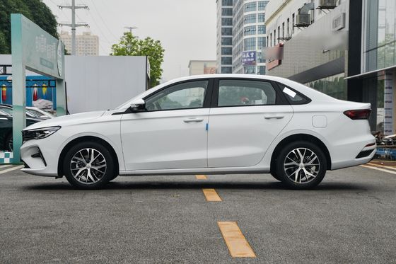 Geely Emgrand Intelligent Limousine 1.5L 1.8L Benzin Benzinwagen mit Sonnendach garantiert