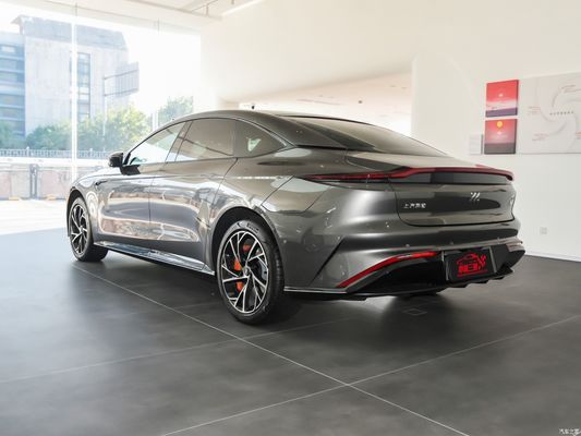 Zhiji IM LS7 Hybrid SUV 70kWh Batteriekapazität 6.5s Beschleunigung für Elektrofahrzeuge