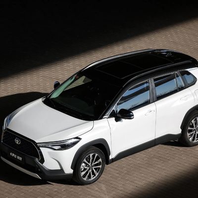 4460x1825x1620 Benzin Toyota Corolla Cross 2.0L Benzin SUV 4 Türen 5 Sitzplätze Für Zuhause